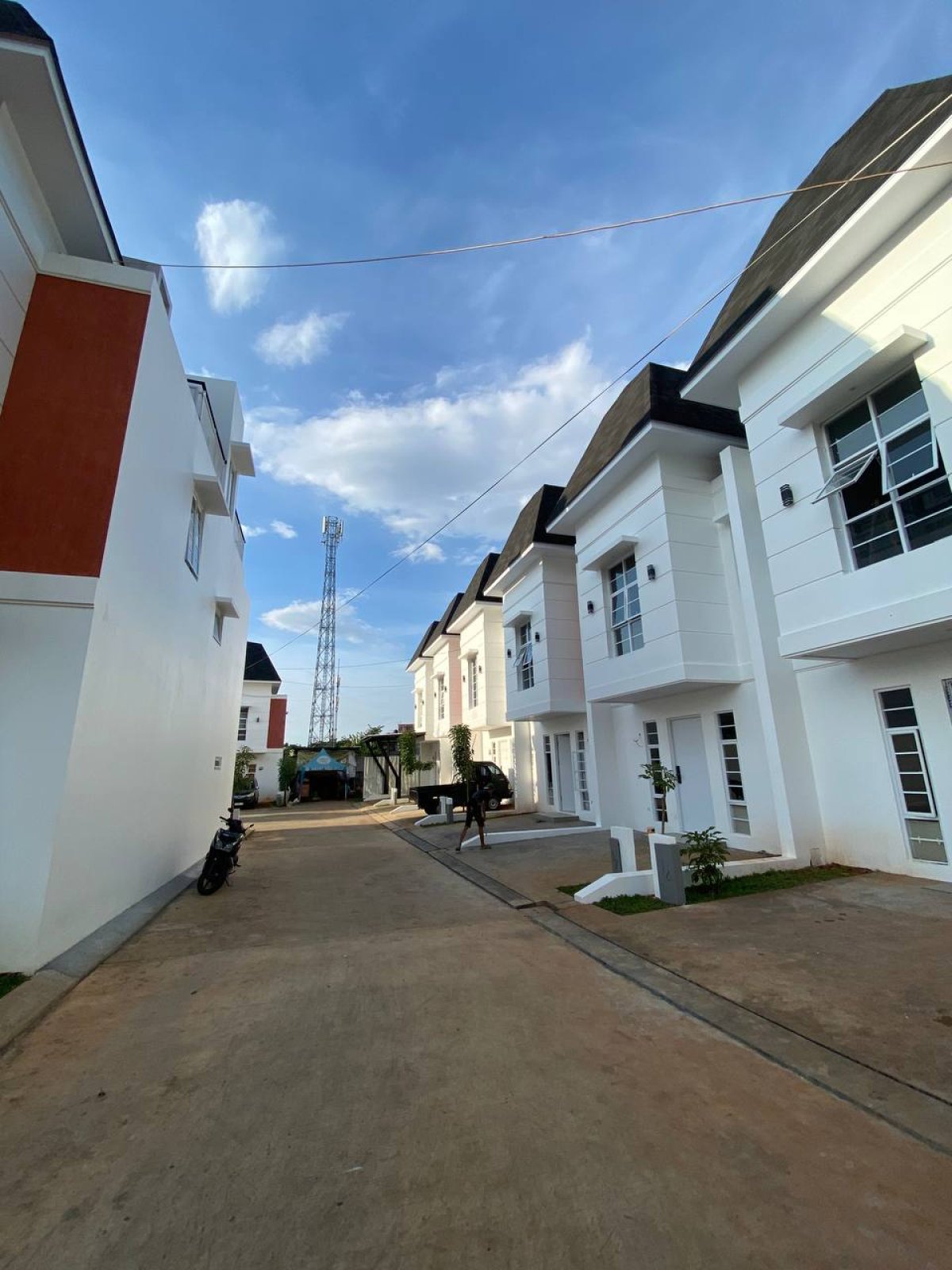 Rumah Baru siap huni dekat dengan stasiun LRT Jatimulya dan Transmart Cibubur 